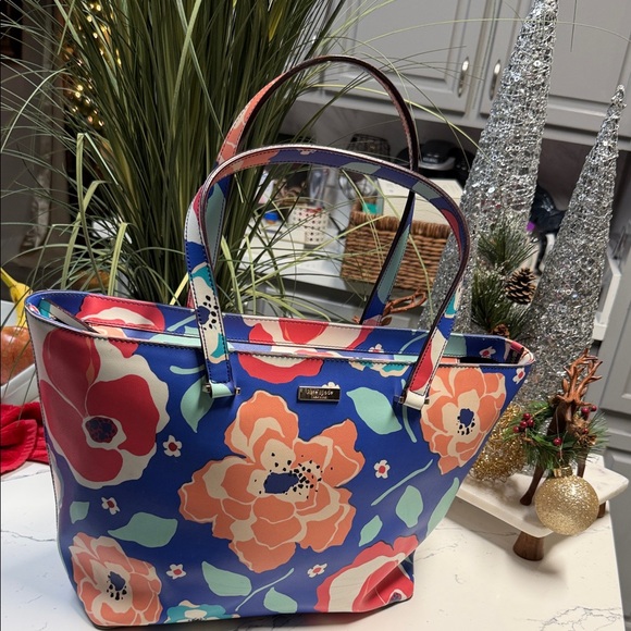 kate spade Handbags - Kate Spade Vibrant Floral Tote